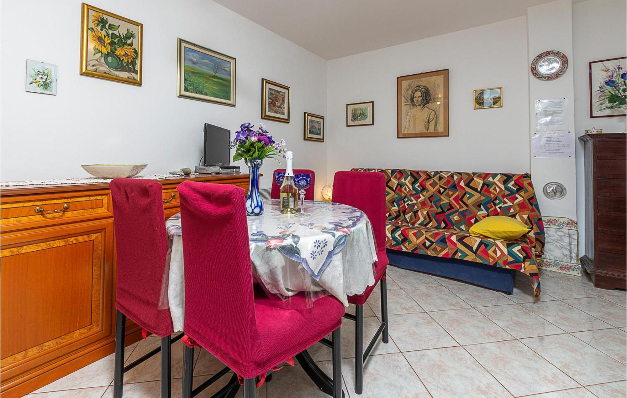 Stunning Apartment In Barbariga With Wifi Bagian luar foto