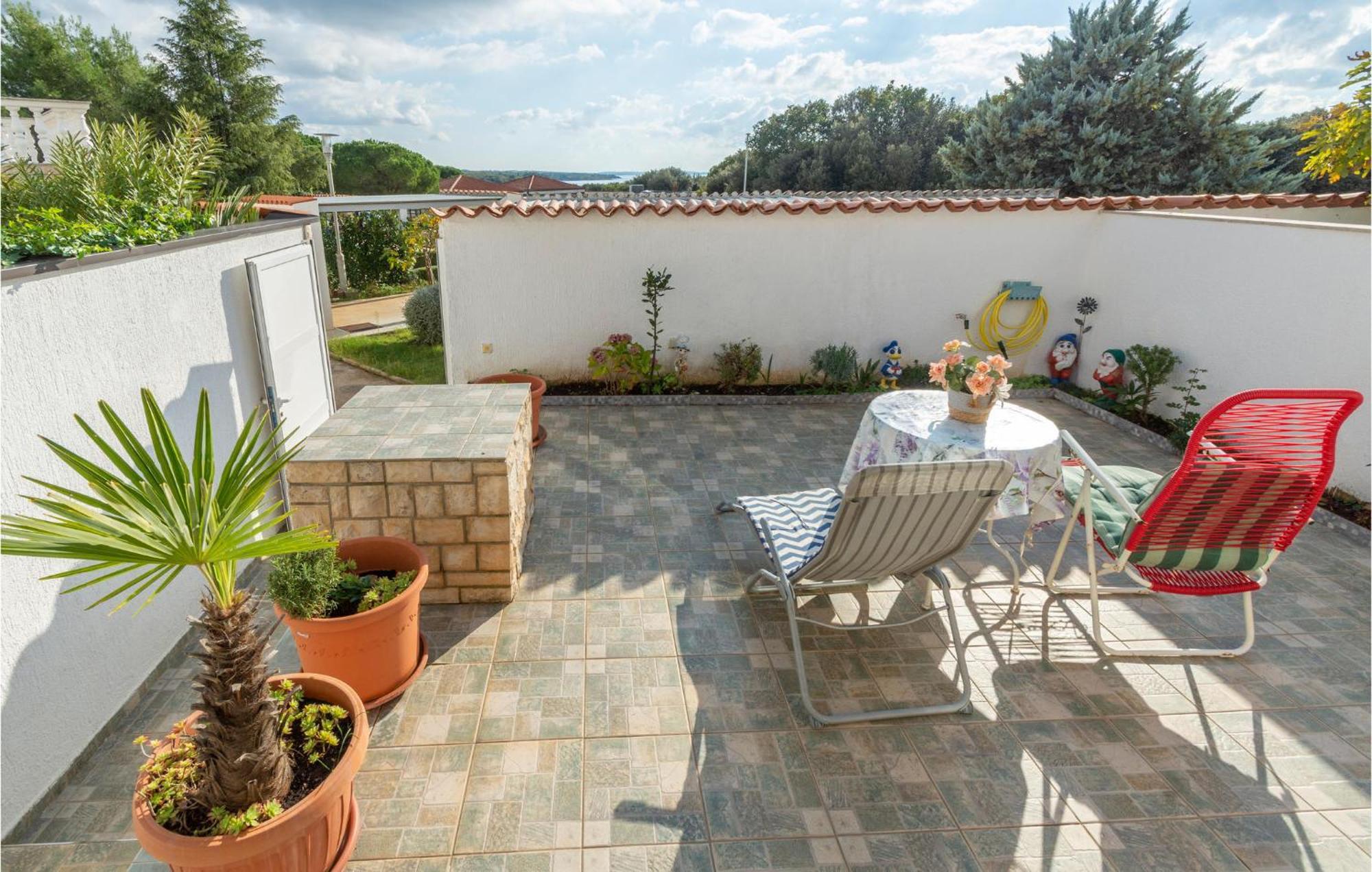 Stunning Apartment In Barbariga With Wifi Bagian luar foto